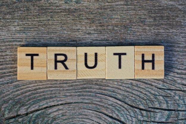 Choose Truth: 21 Lessons on Honesty, Integrity, and Freedom!